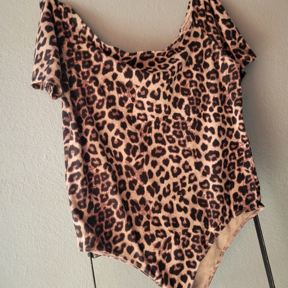 FOXY off-the-shoulder CAT PRINT body suit!!!!!